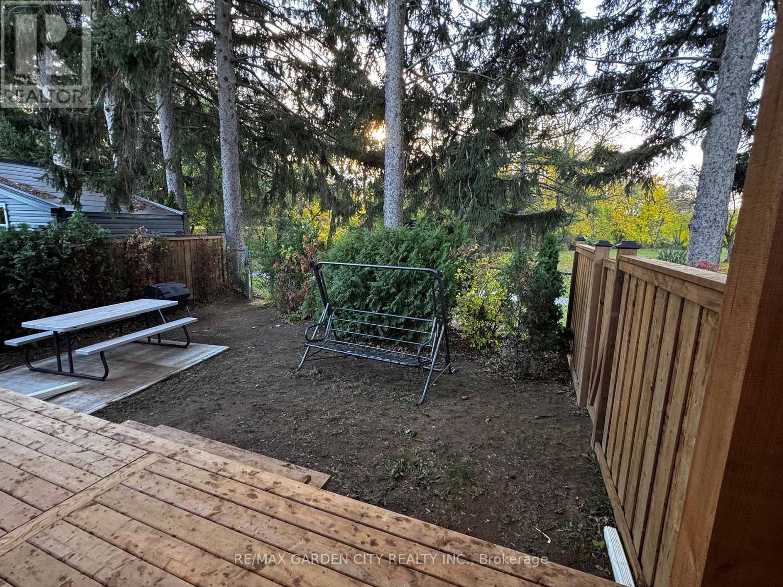 28A Kenworth Drive, St. Catharines (Carlton/Bunting), ON - Outdoor