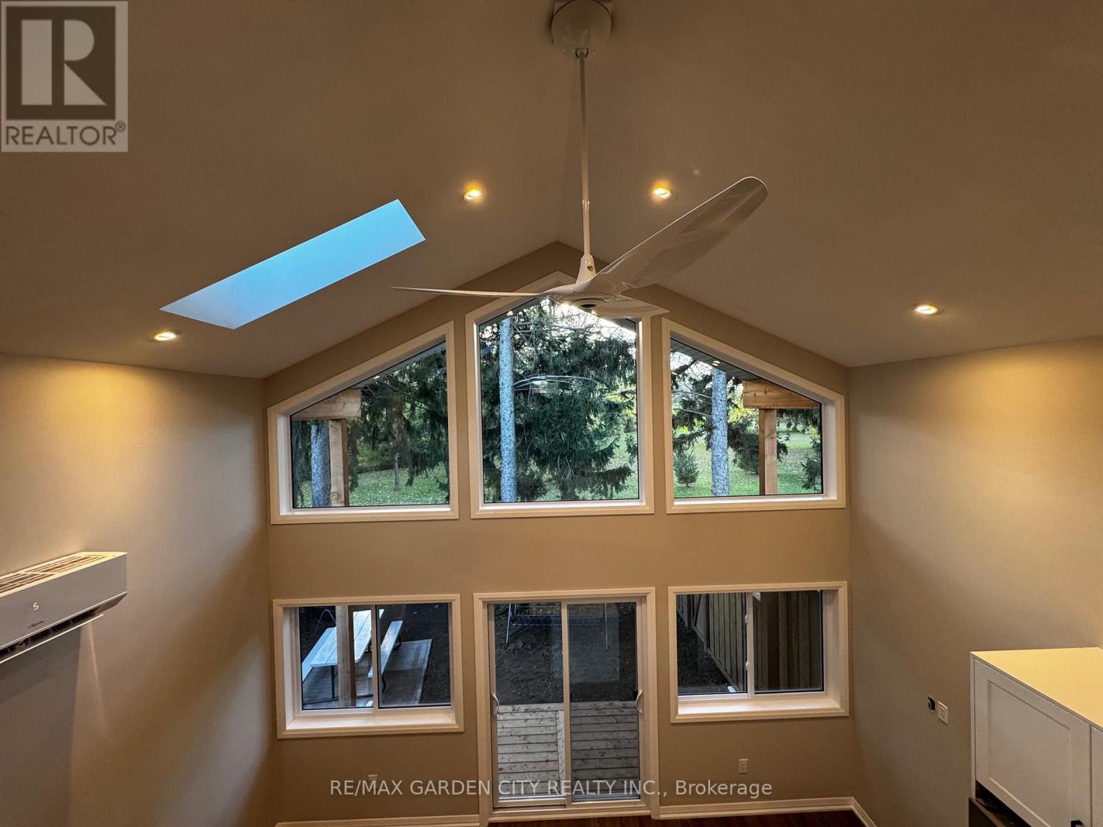 28A Kenworth Drive, St. Catharines (Carlton/Bunting), ON - Indoor Photo Showing Other Room