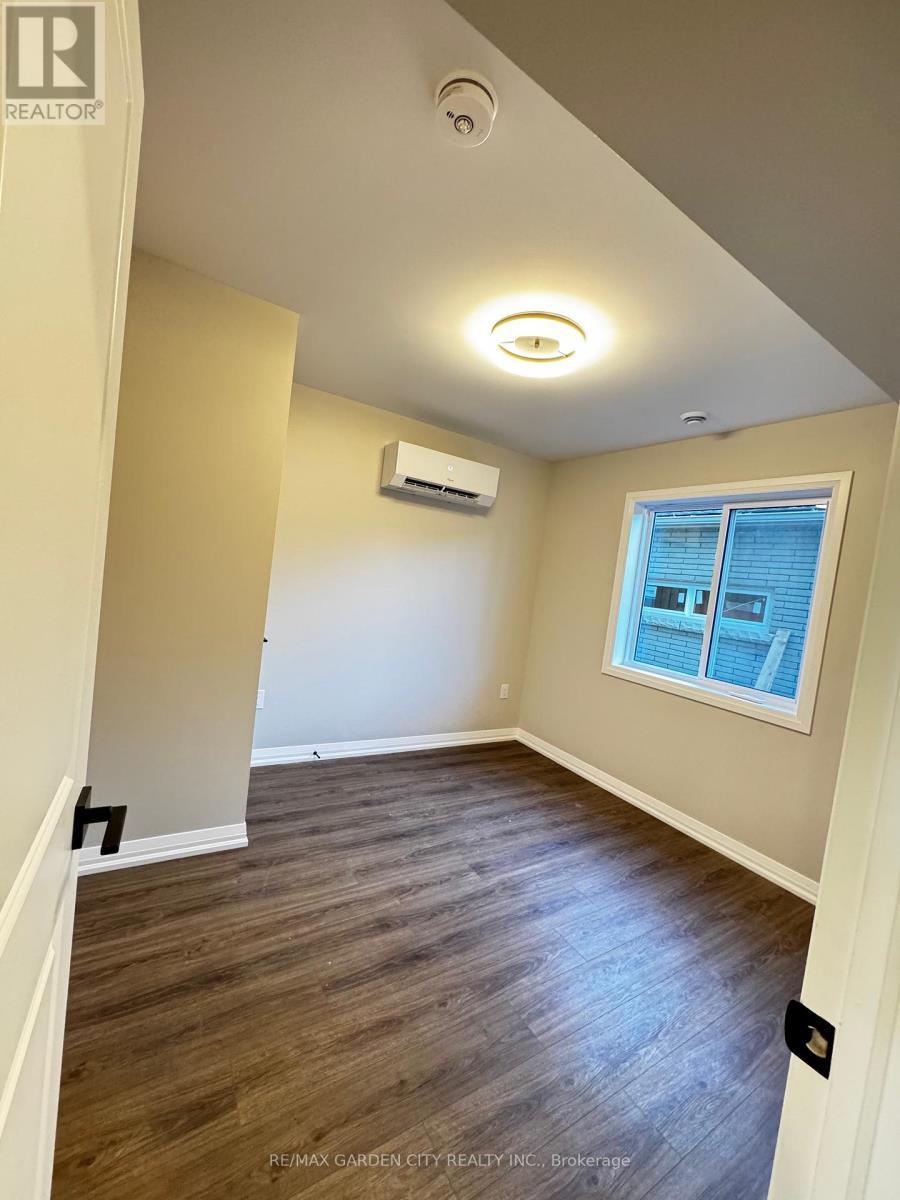 28A Kenworth Drive, St. Catharines (Carlton/Bunting), ON - Indoor Photo Showing Other Room