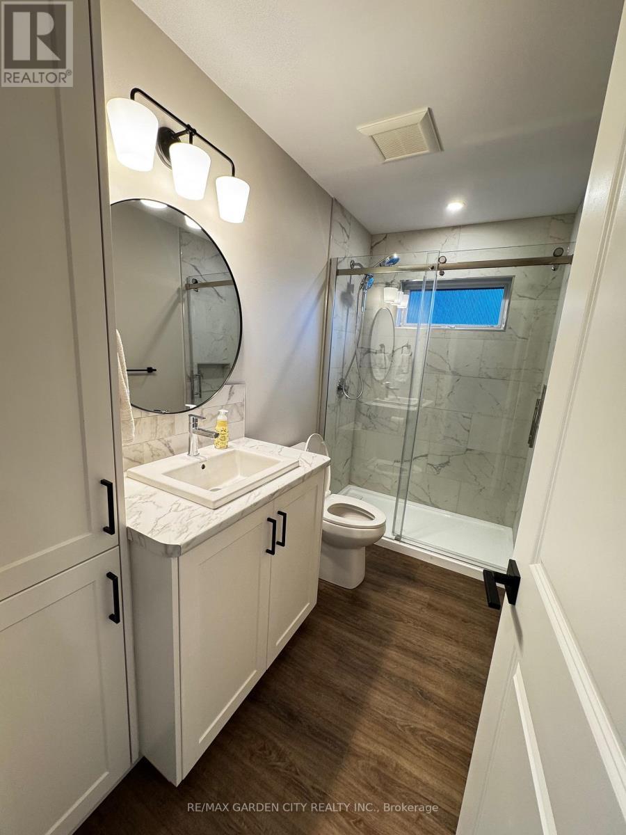 28A Kenworth Drive, St. Catharines (Carlton/Bunting), ON - Indoor Photo Showing Bathroom