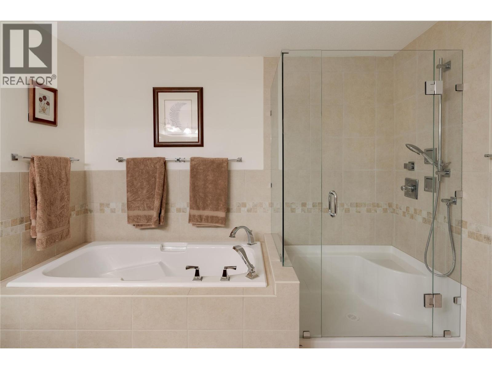 740 Royal Pine Drive, Kelowna, BC - Indoor Photo Showing Bathroom