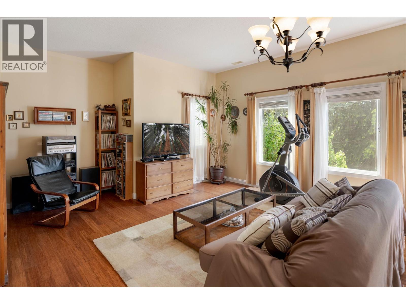 740 Royal Pine Drive, Kelowna, BC - Indoor