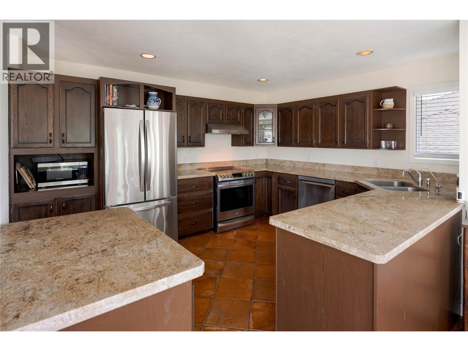 740 Royal Pine Drive, Kelowna, BC - Indoor Photo Showing Kitchen With Double Sink