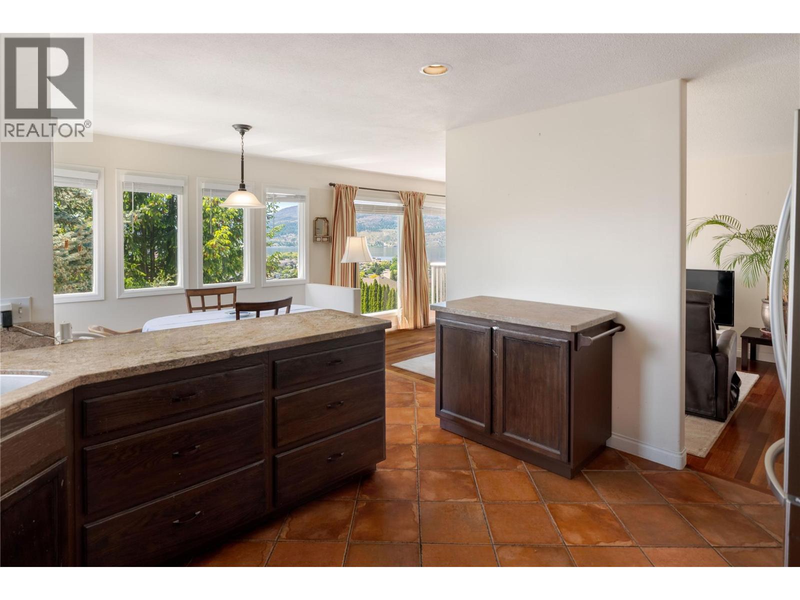 740 Royal Pine Drive, Kelowna, BC - Indoor