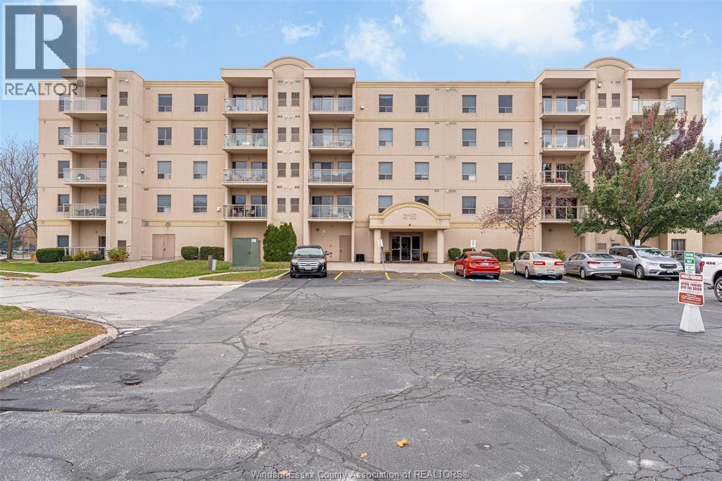 315 Village Grove Unit# 501, Tecumseh, ON - Outdoor With Balcony With Facade