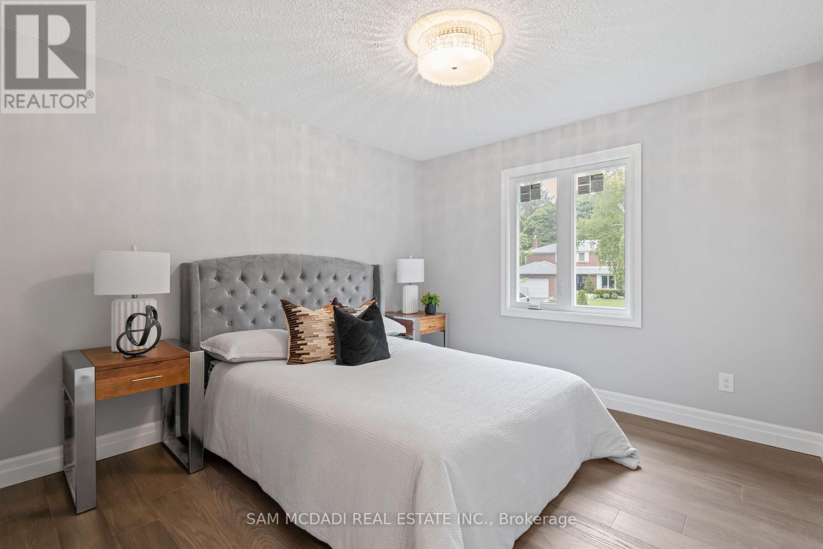 2535 Robin Drive, Mississauga, ON - Indoor Photo Showing Bedroom