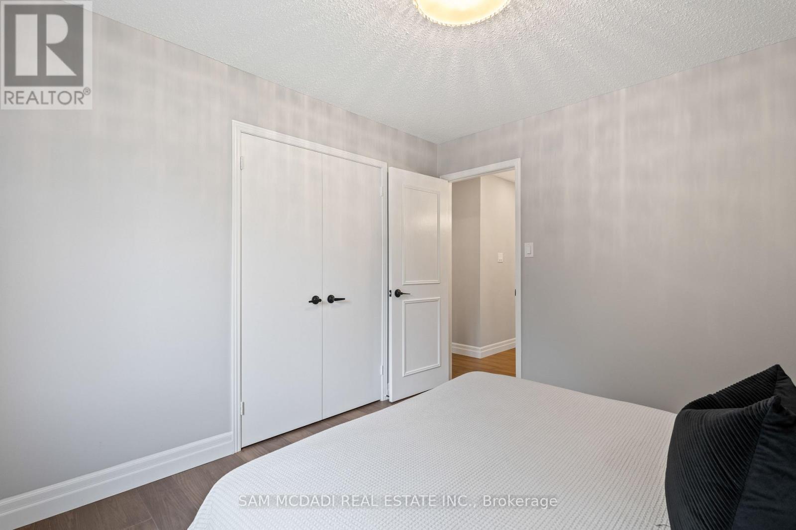 2535 Robin Drive, Mississauga, ON - Indoor Photo Showing Bedroom