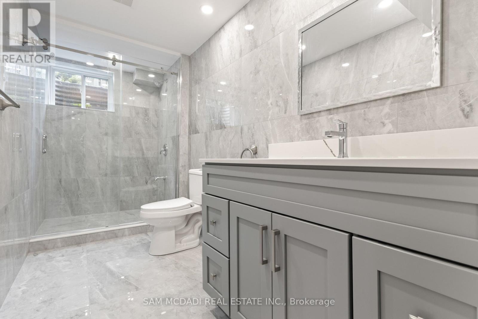 2535 Robin Drive, Mississauga, ON - Indoor Photo Showing Bathroom