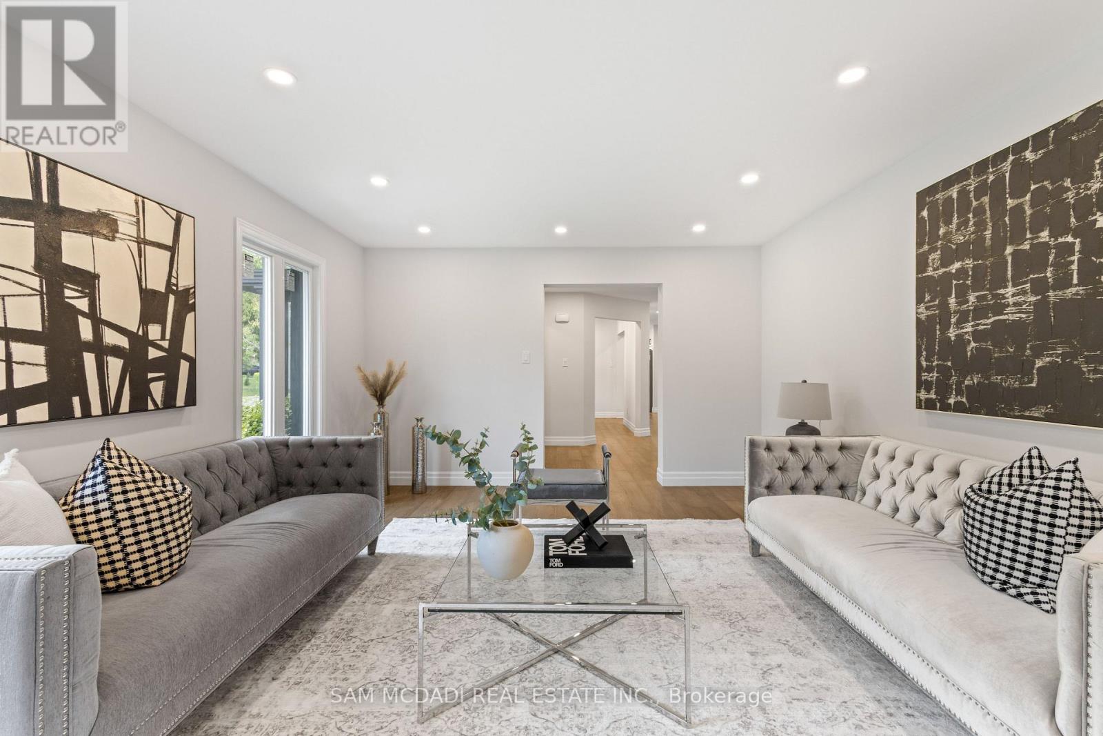 2535 Robin Drive, Mississauga, ON - Indoor Photo Showing Living Room