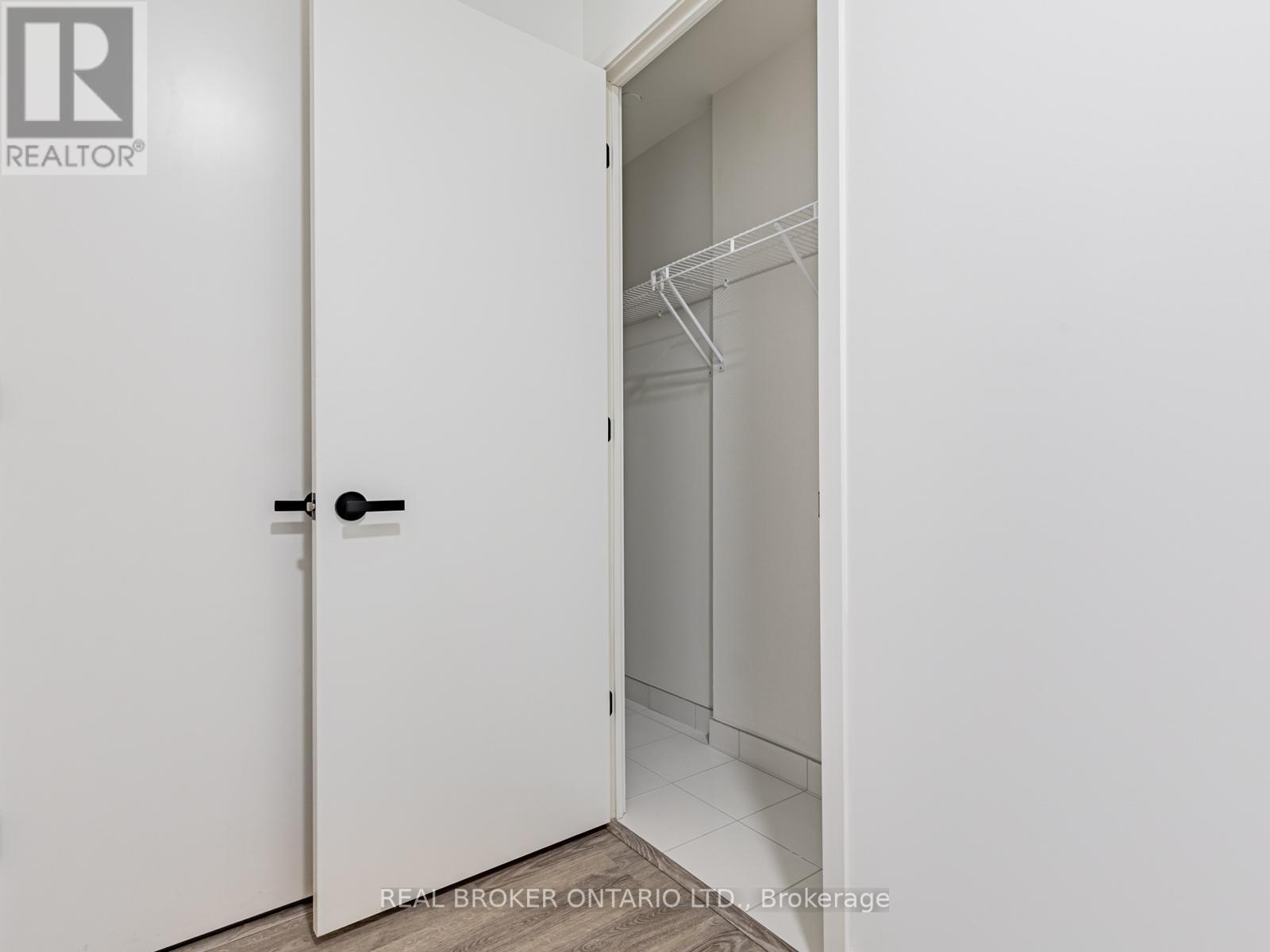 712 - 8 Interchange Way, Vaughan, ON - Indoor