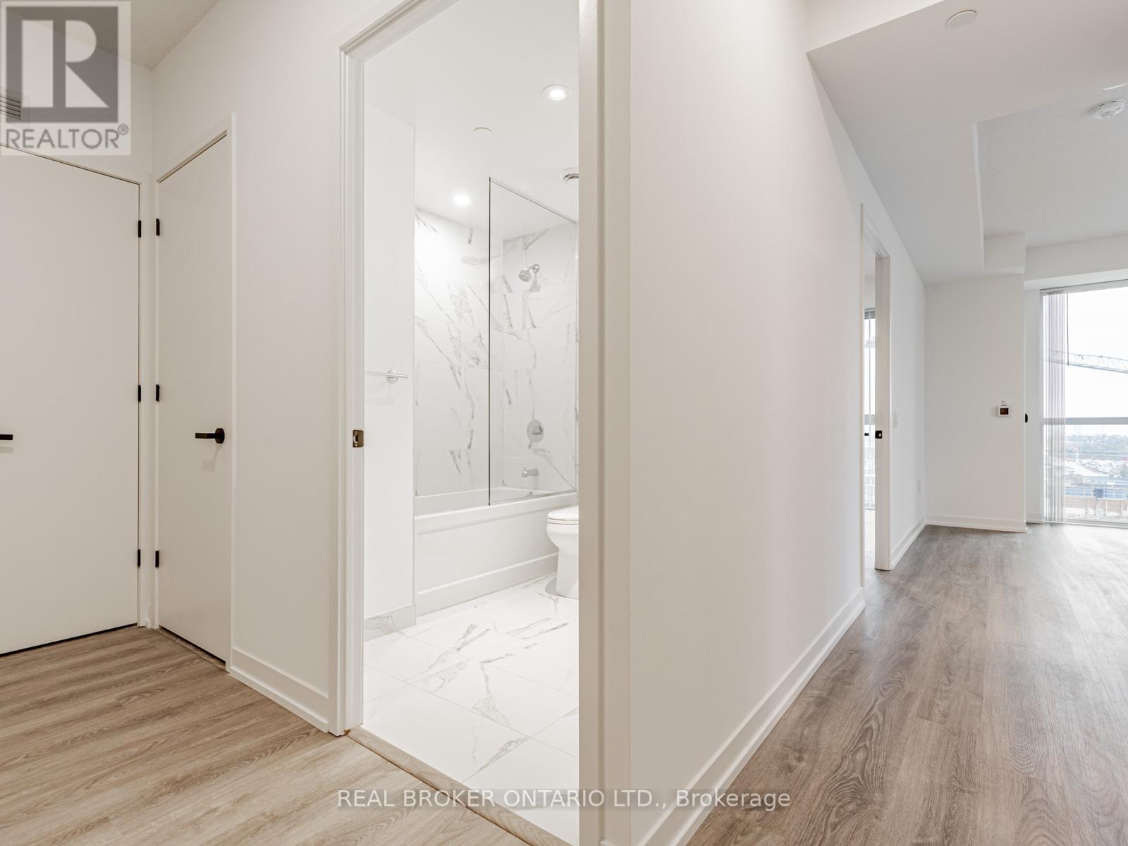 712 - 8 Interchange Way, Vaughan, ON - Indoor Photo Showing Other Room