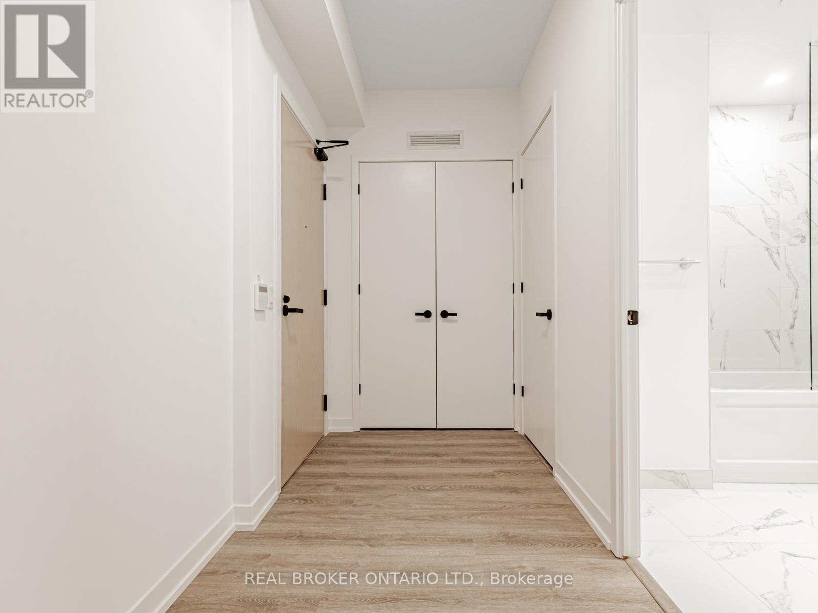 712 - 8 Interchange Way, Vaughan, ON - Indoor Photo Showing Other Room