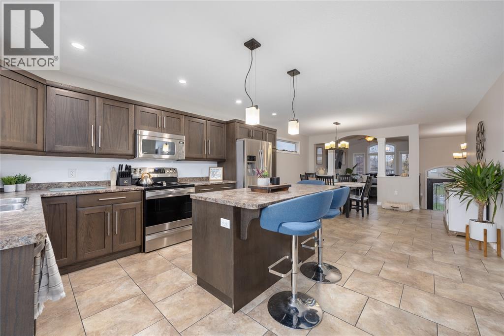 279 Homestretch Drive, St Clair, ON - Indoor Photo Showing Kitchen With Upgraded Kitchen