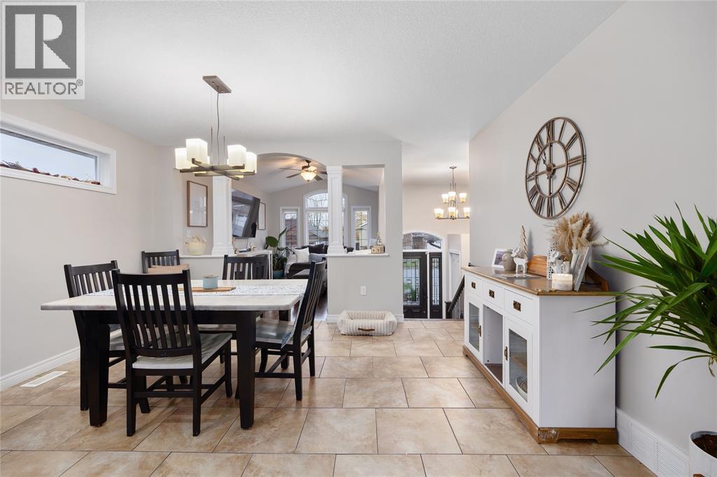 279 Homestretch Drive, St Clair, ON - Indoor Photo Showing Dining Room
