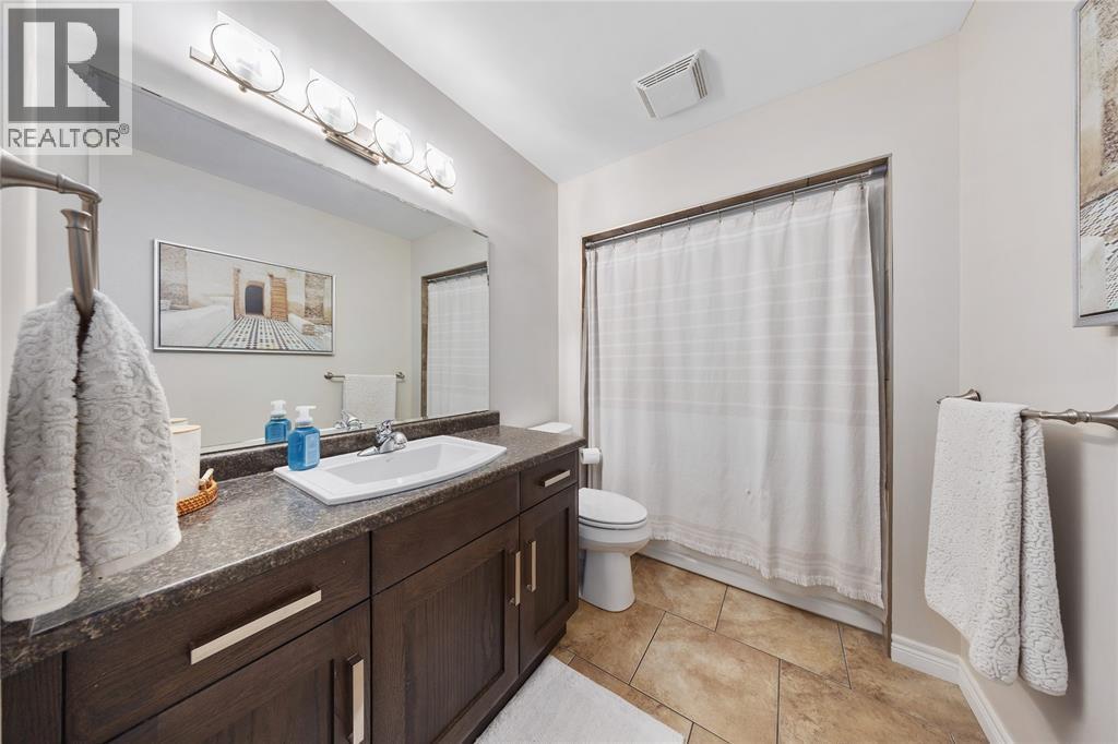 279 Homestretch Drive, St Clair, ON - Indoor Photo Showing Bathroom