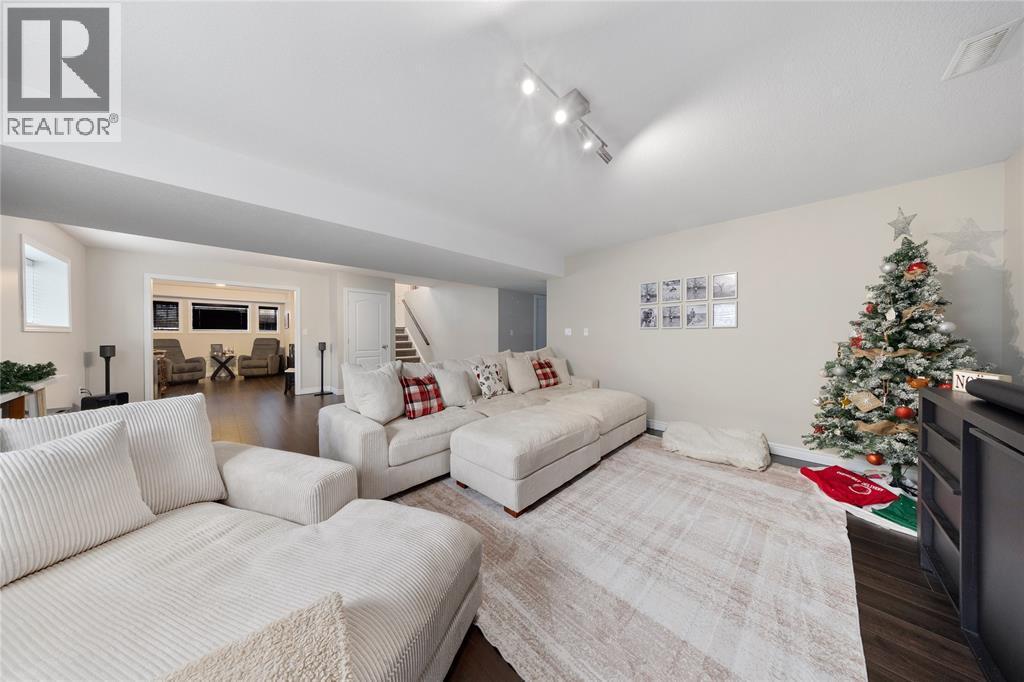 279 Homestretch Drive, St Clair, ON - Indoor Photo Showing Living Room