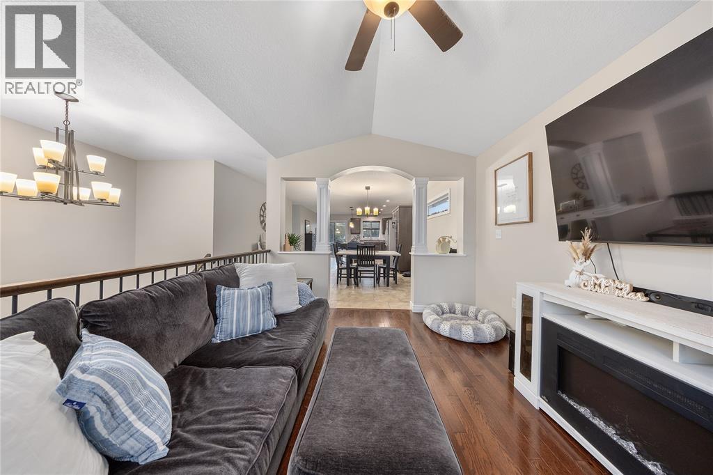 279 Homestretch Drive, St Clair, ON - Indoor Photo Showing Other Room