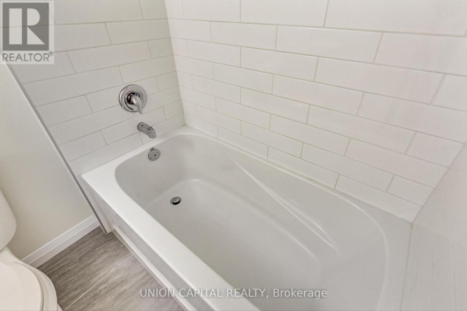 801 - 60 Charles Street W, Kitchener, ON - Indoor Photo Showing Bathroom