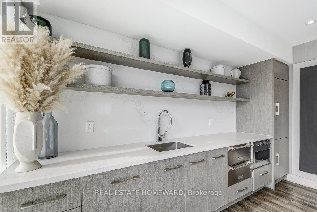 923 - 212 King William Street, Hamilton, ON - Indoor Photo Showing Kitchen