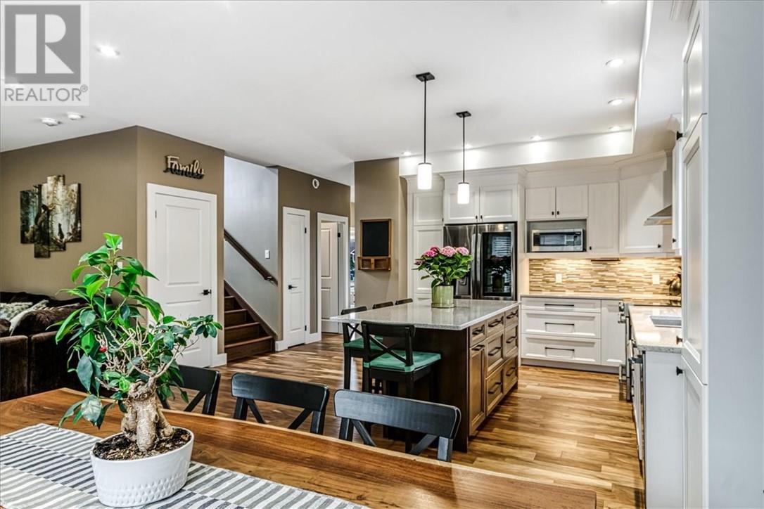 20 Chinaberry Drive, Lively, ON - Indoor Photo Showing Kitchen With Upgraded Kitchen