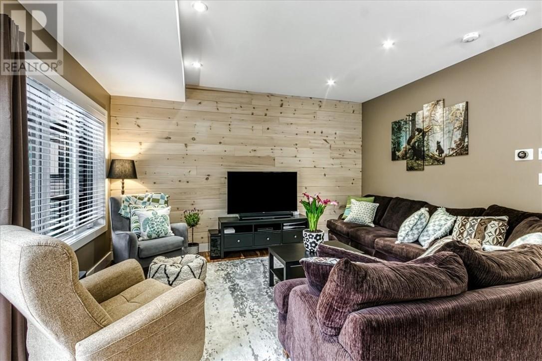 20 Chinaberry Drive, Lively, ON - Indoor Photo Showing Living Room