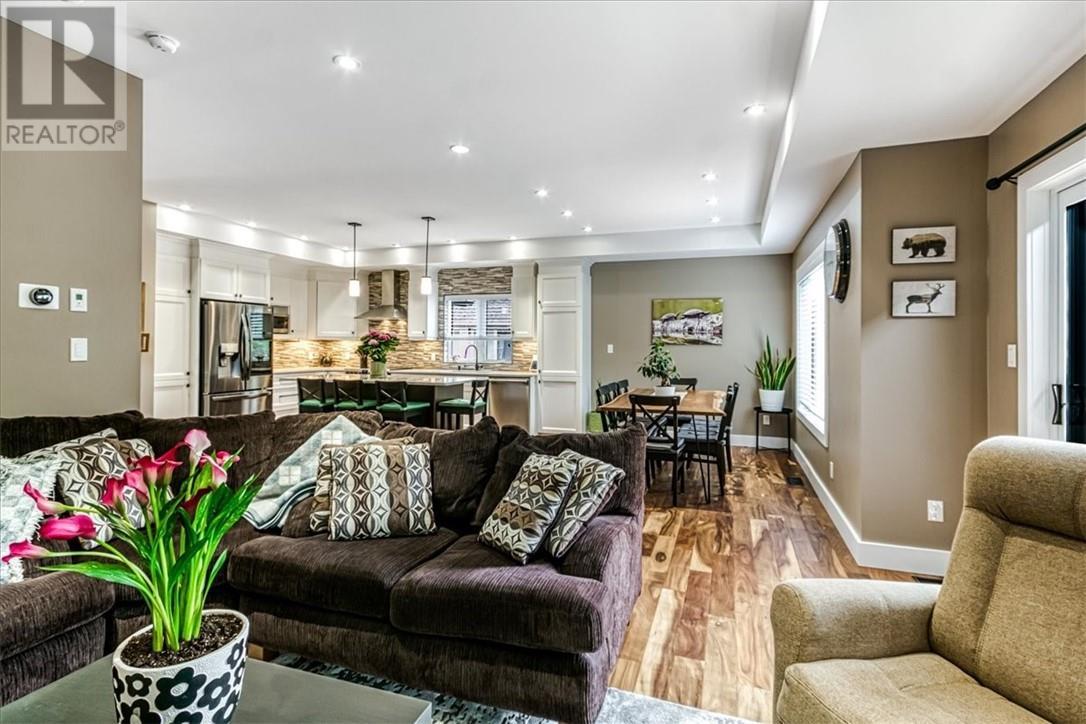 20 Chinaberry Drive, Lively, ON - Indoor Photo Showing Living Room
