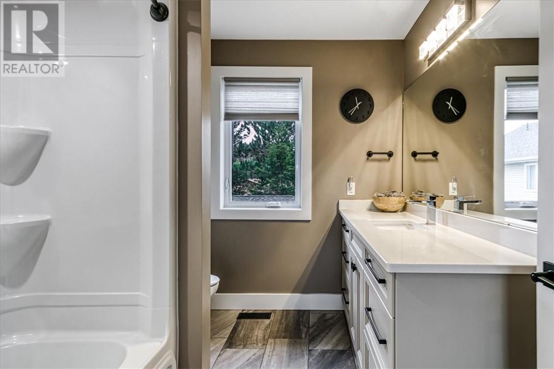 20 Chinaberry Drive, Lively, ON - Indoor Photo Showing Bathroom