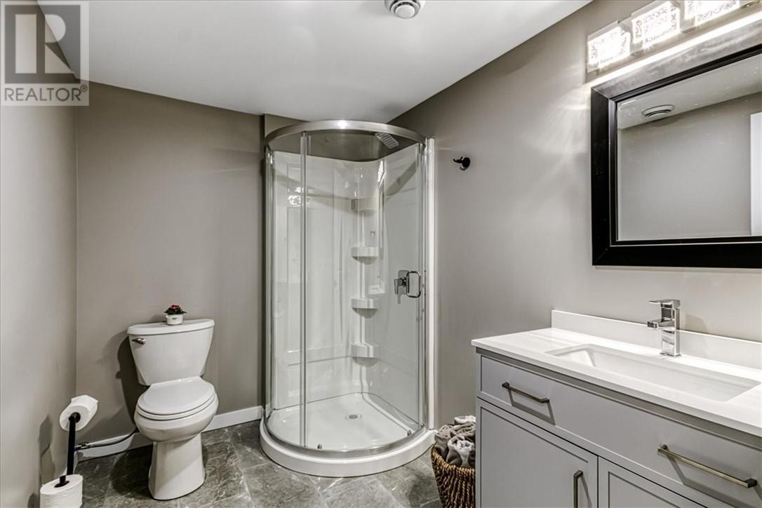20 Chinaberry Drive, Lively, ON - Indoor Photo Showing Bathroom