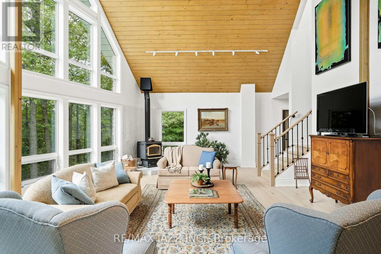 9500 Grasshopper Park Road, Clarington, ON - Indoor Photo Showing Living Room