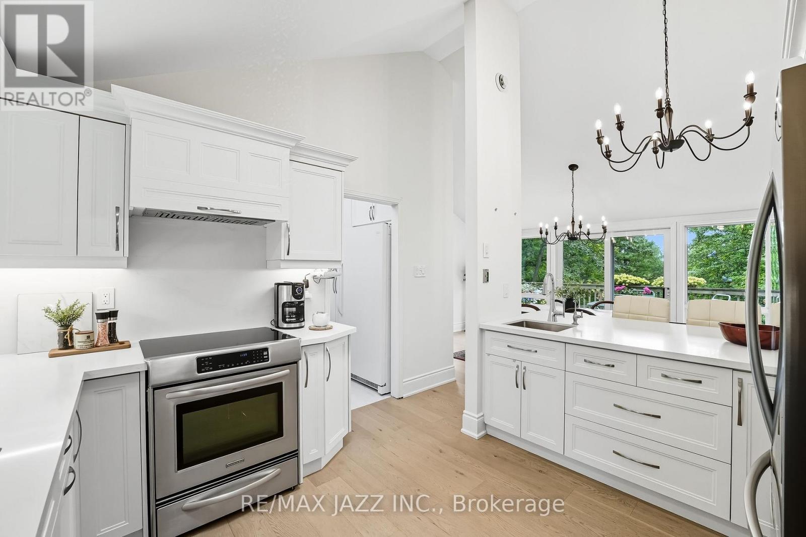 9500 Grasshopper Park Road, Clarington, ON - Indoor Photo Showing Kitchen With Upgraded Kitchen