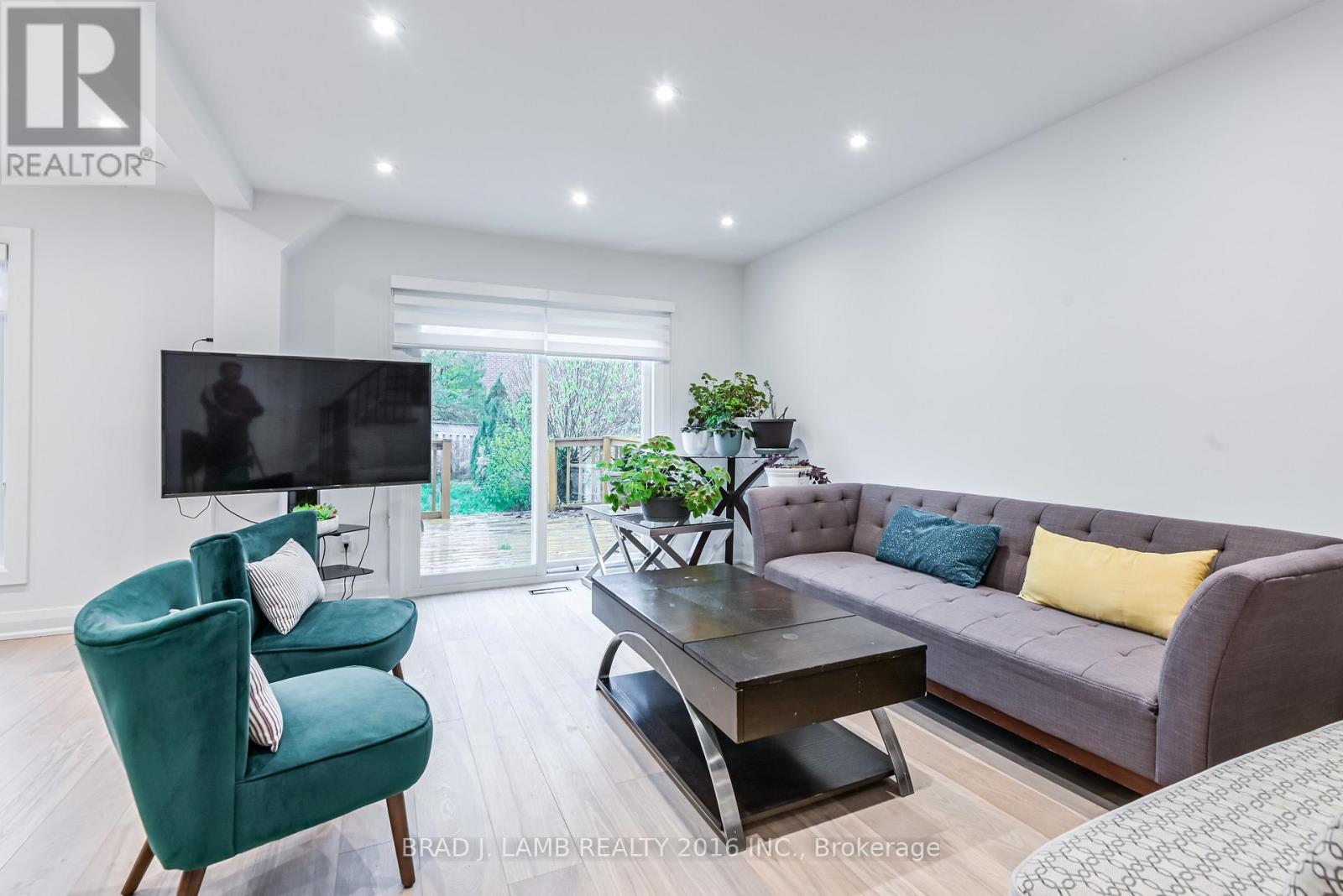Bed 1 - 54 Campbell Avenue, Vaughan, ON - Indoor Photo Showing Living Room
