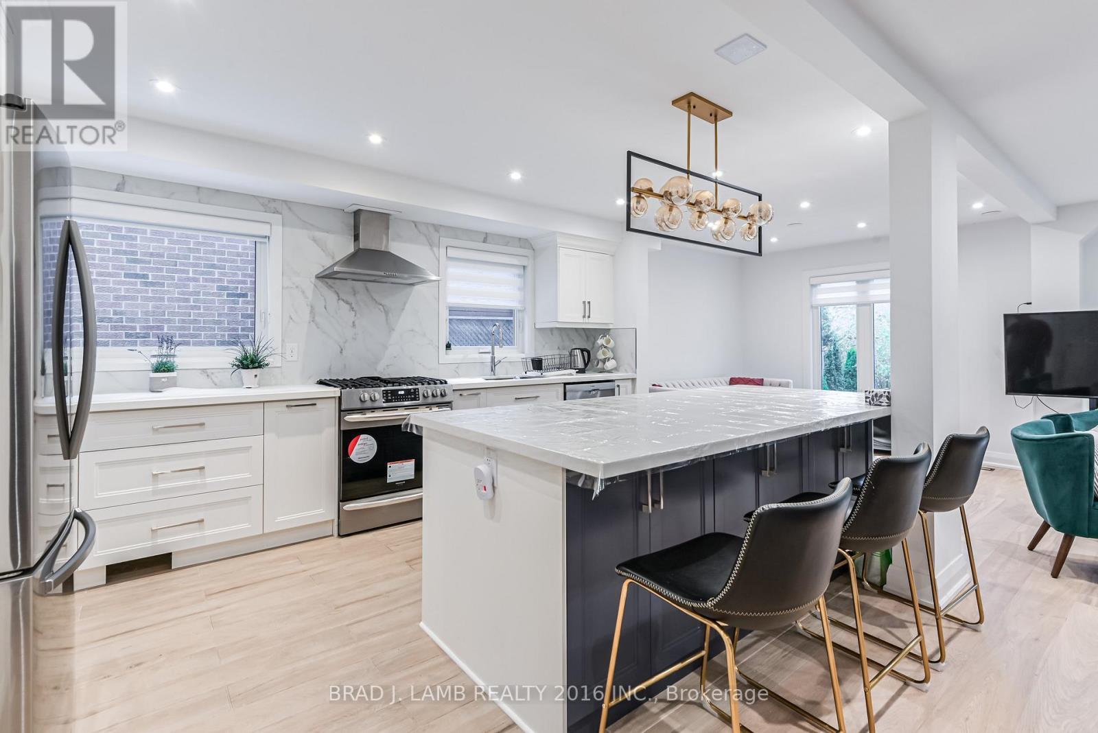 Bed 1 - 54 Campbell Avenue, Vaughan, ON - Indoor Photo Showing Kitchen With Upgraded Kitchen