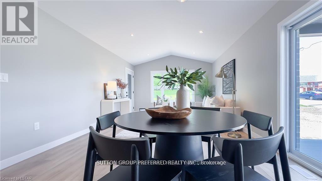 230 Beech Street, Central Huron (Clinton), ON - Indoor Photo Showing Dining Room