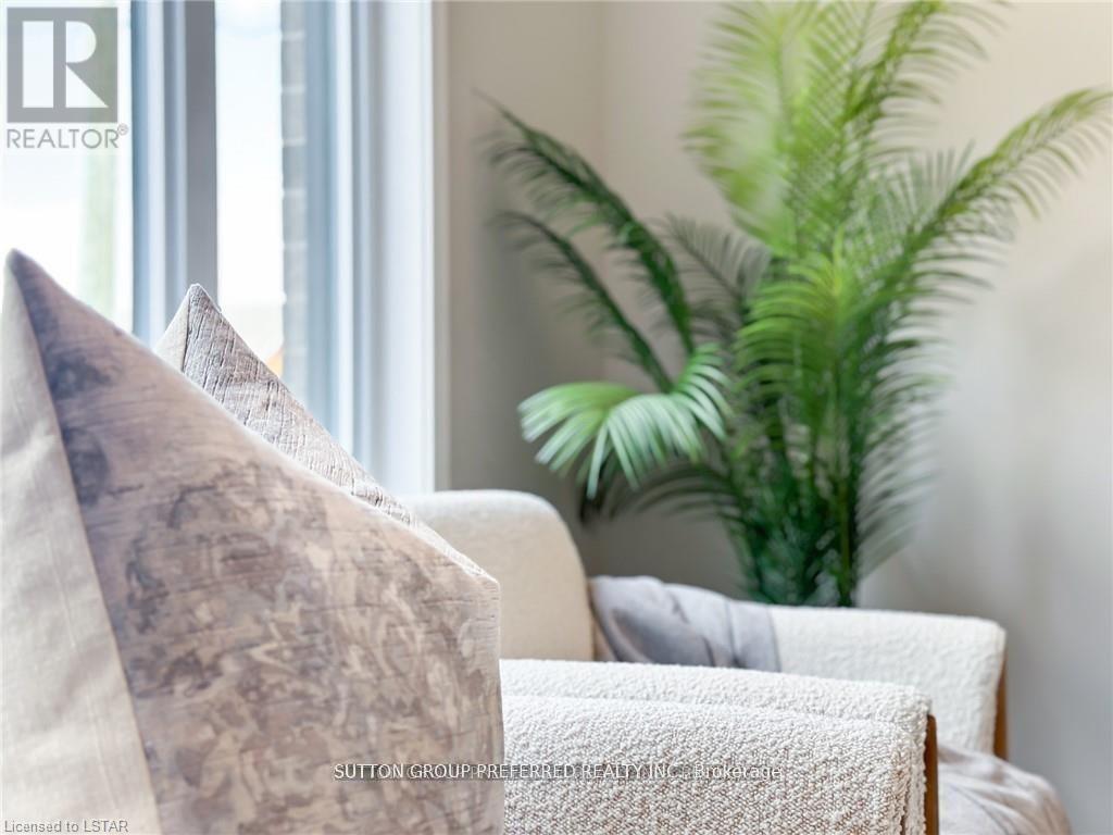 230 Beech Street, Central Huron (Clinton), ON - Indoor Photo Showing Bedroom
