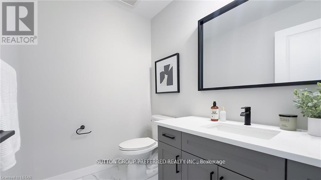 230 Beech Street, Central Huron (Clinton), ON - Indoor Photo Showing Bathroom