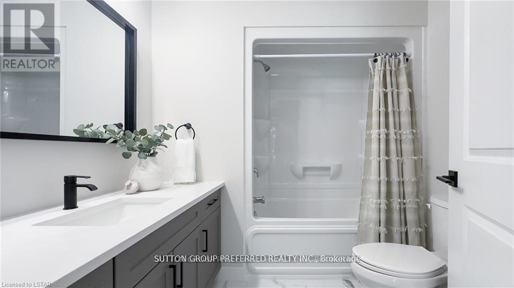 230 Beech Street, Central Huron (Clinton), ON - Indoor Photo Showing Bathroom