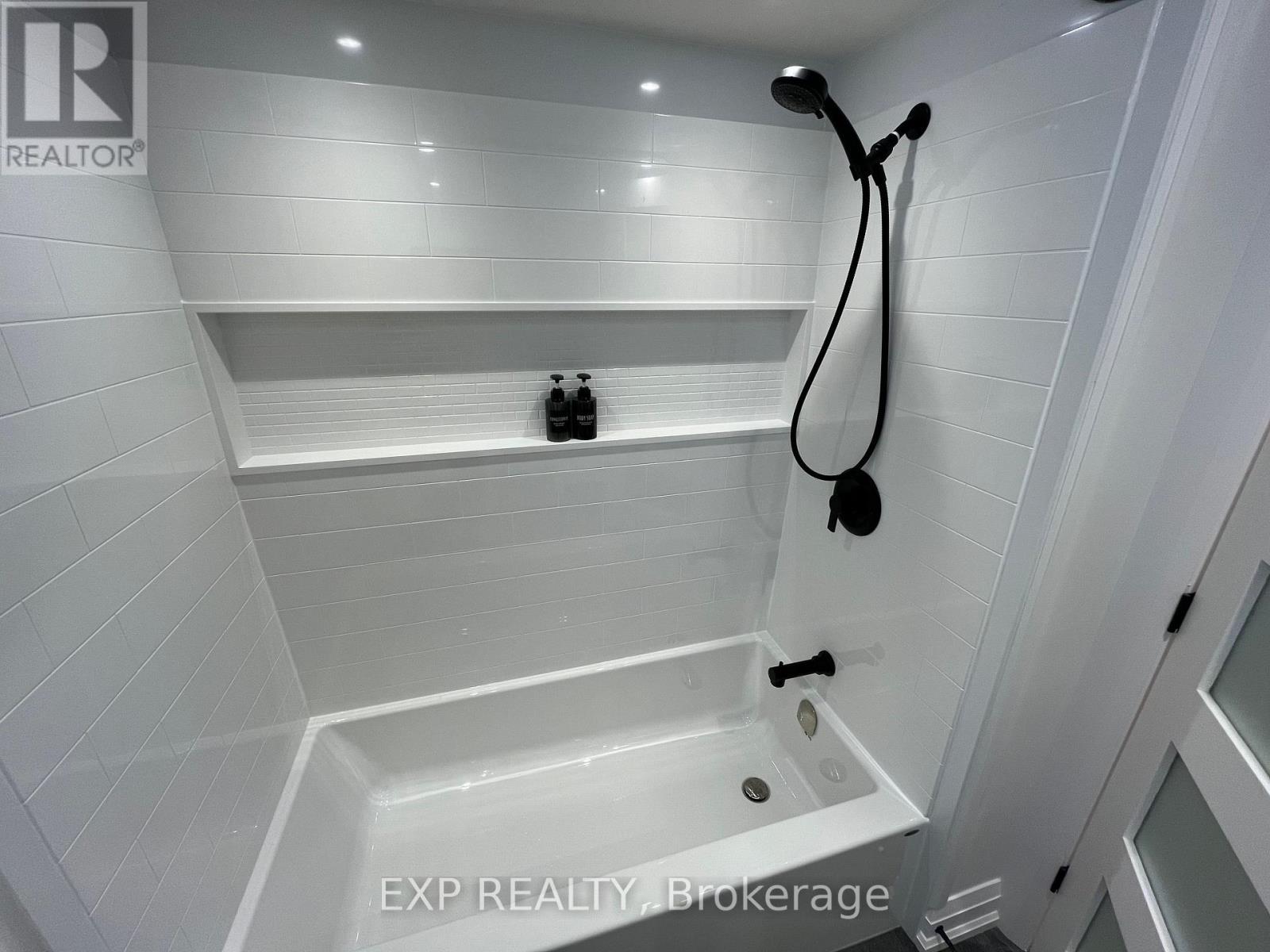 Basement - 179 Paradise Road N, Hamilton, ON - Indoor Photo Showing Bathroom