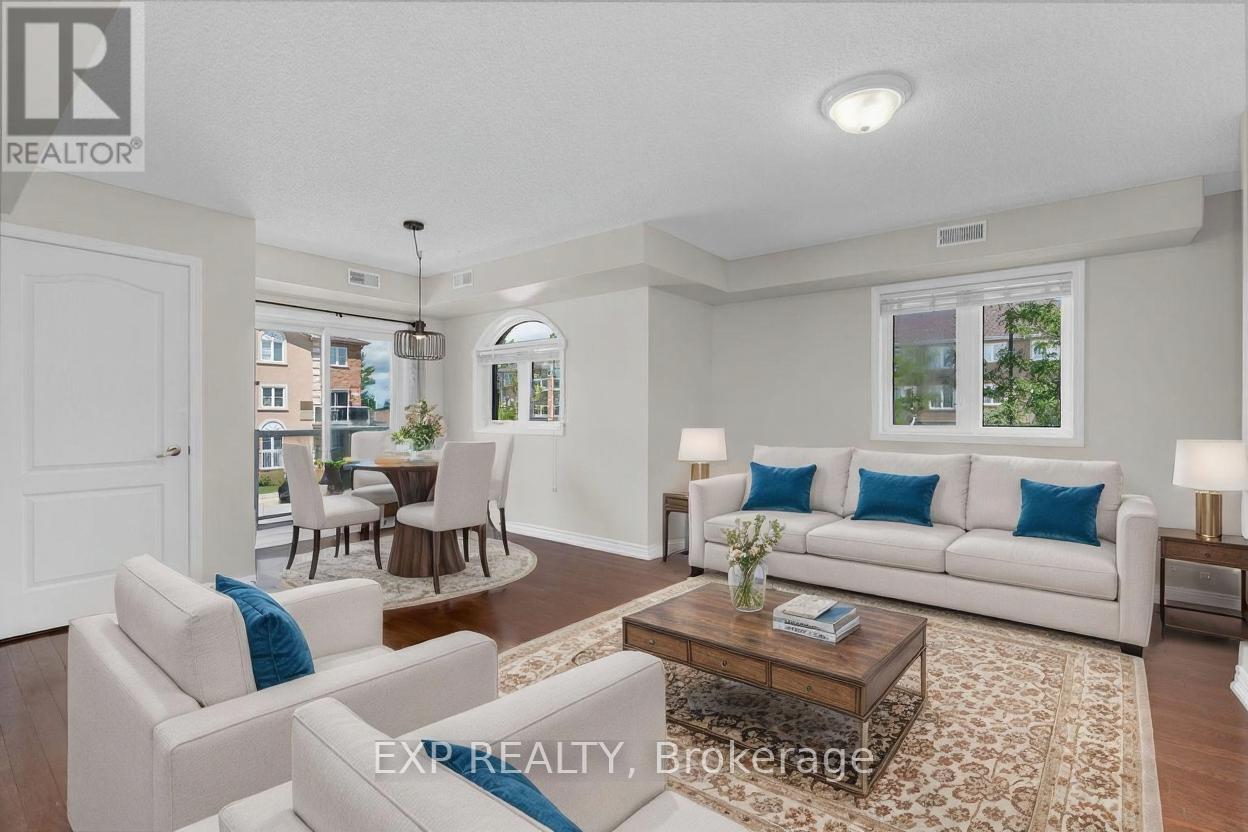 3 - 135 Sydenham Wells, Barrie, ON - Indoor Photo Showing Living Room
