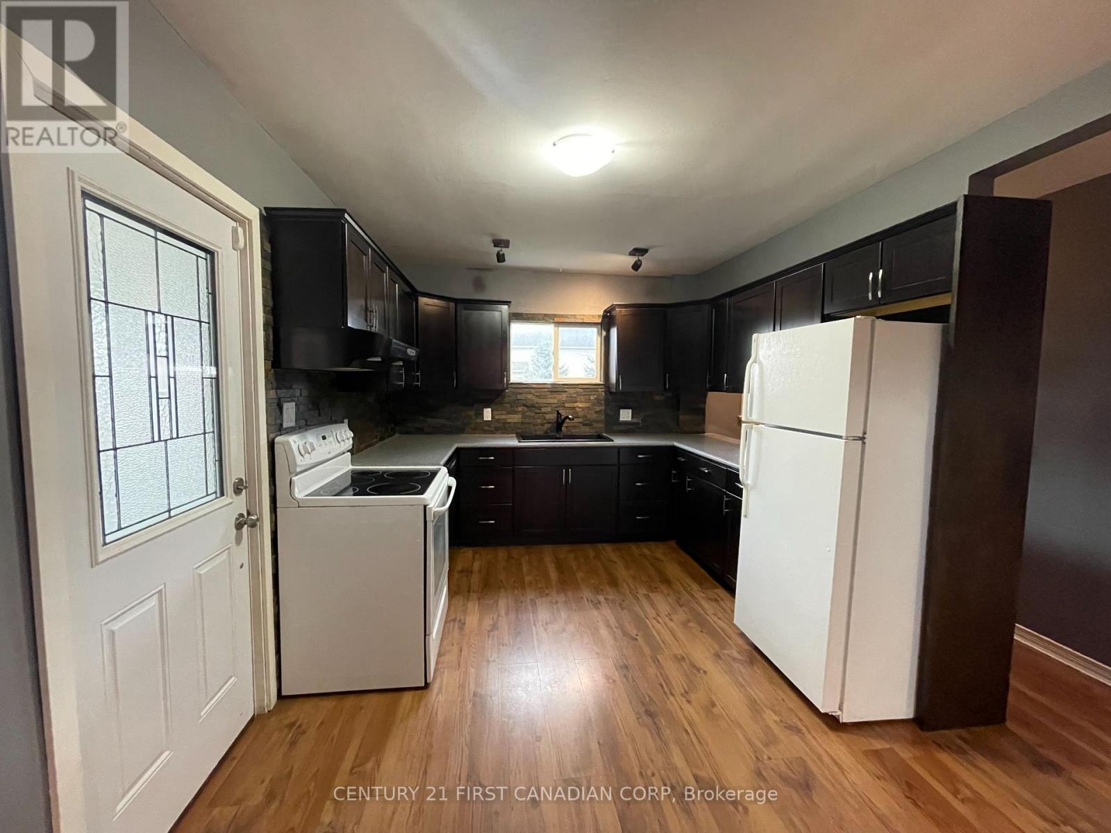 64 Edward Street, St. Thomas, ON - Indoor Photo Showing Kitchen
