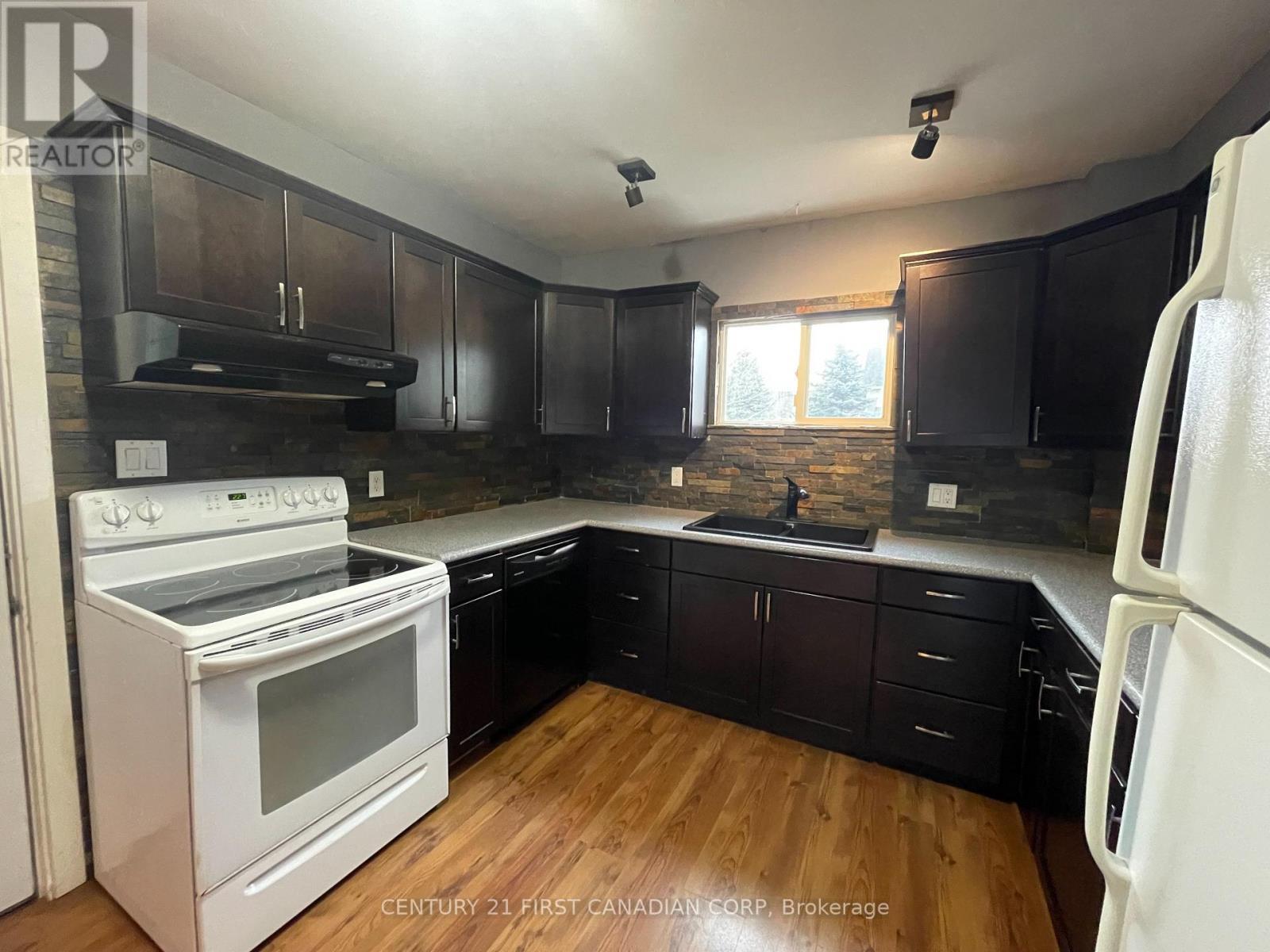 64 Edward Street, St. Thomas, ON - Indoor Photo Showing Kitchen