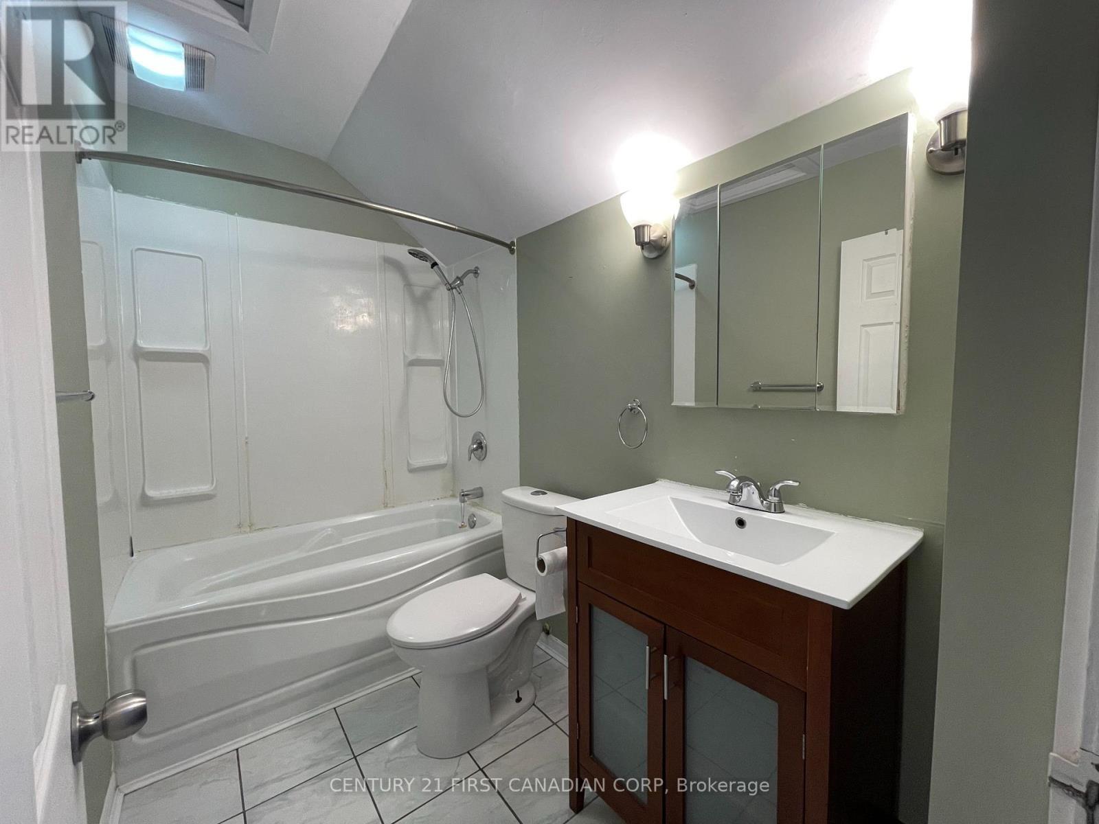 64 Edward Street, St. Thomas, ON - Indoor Photo Showing Bathroom