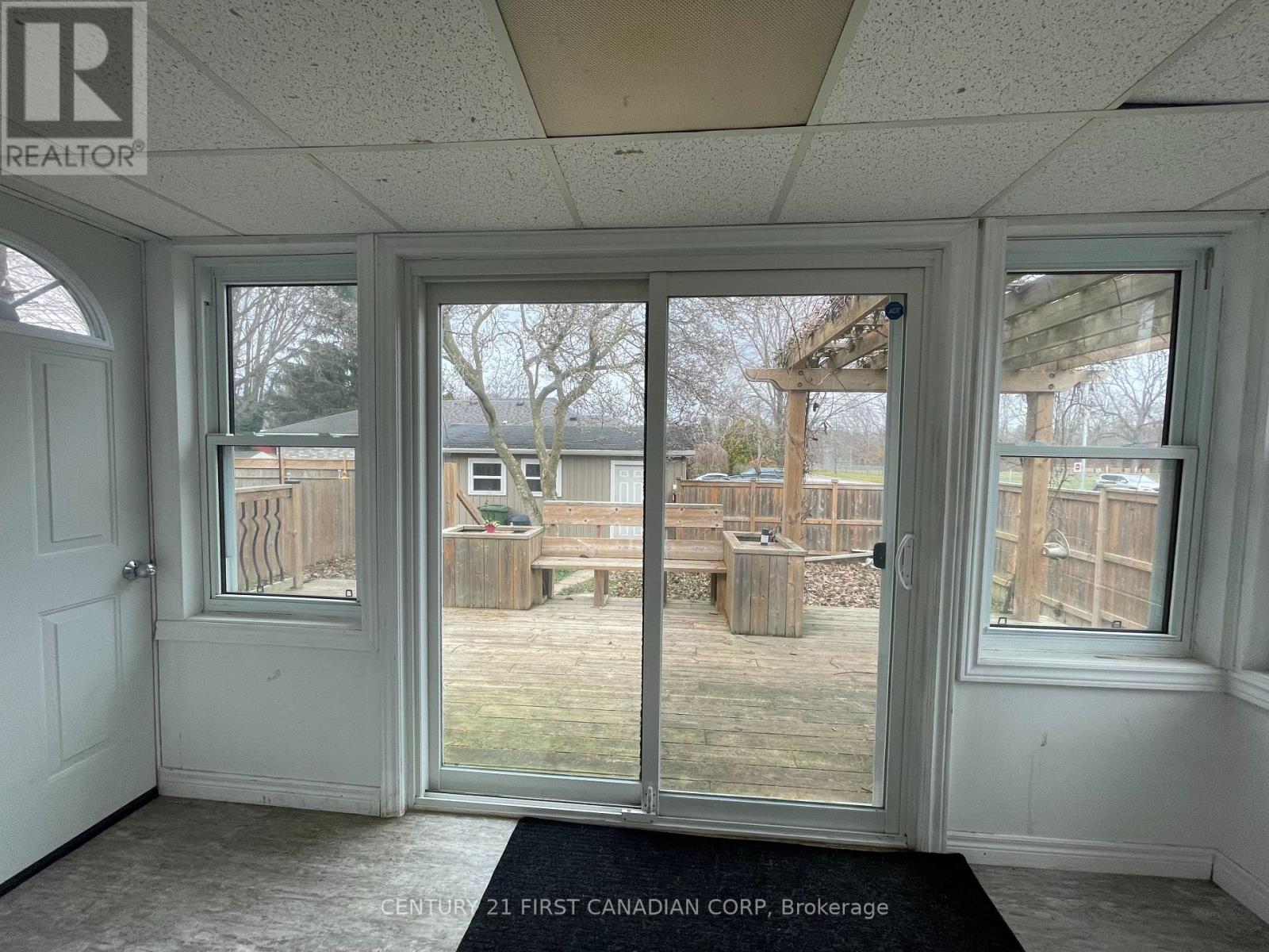 64 Edward Street, St. Thomas, ON - Indoor Photo Showing Other Room