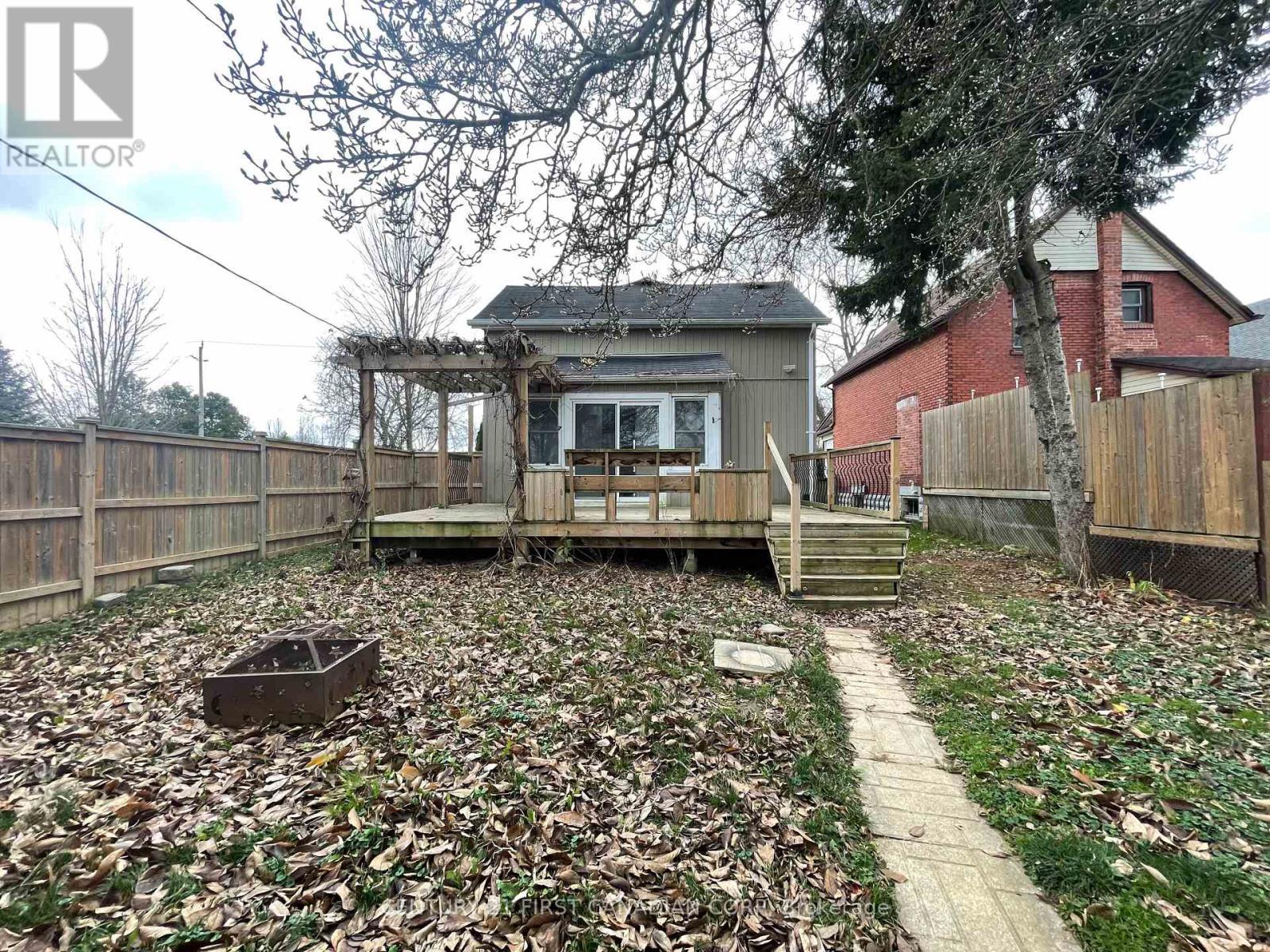 64 Edward Street, St. Thomas, ON - Outdoor With Deck Patio Veranda