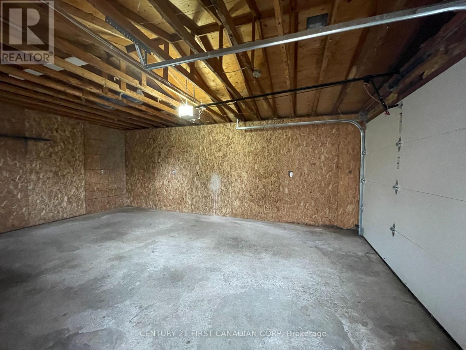 64 Edward Street, St. Thomas, ON - Indoor Photo Showing Garage