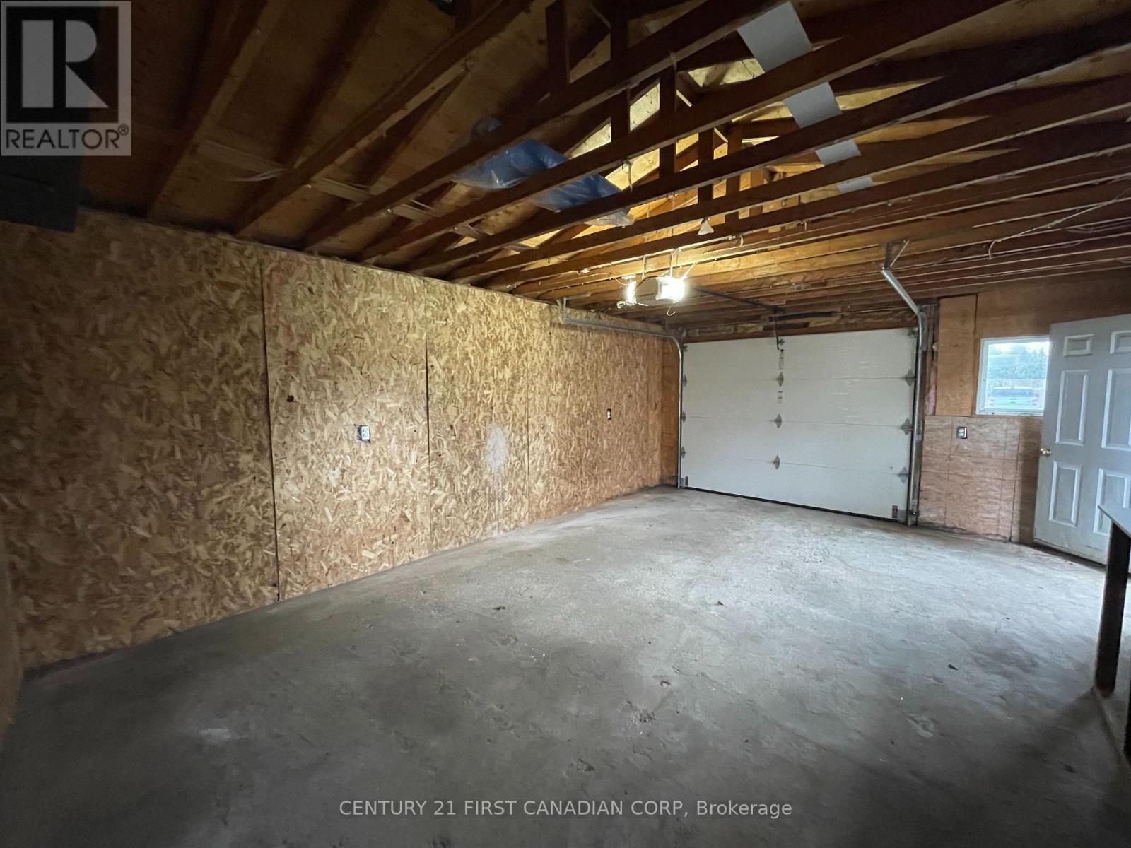 64 Edward Street, St. Thomas, ON - Indoor Photo Showing Garage