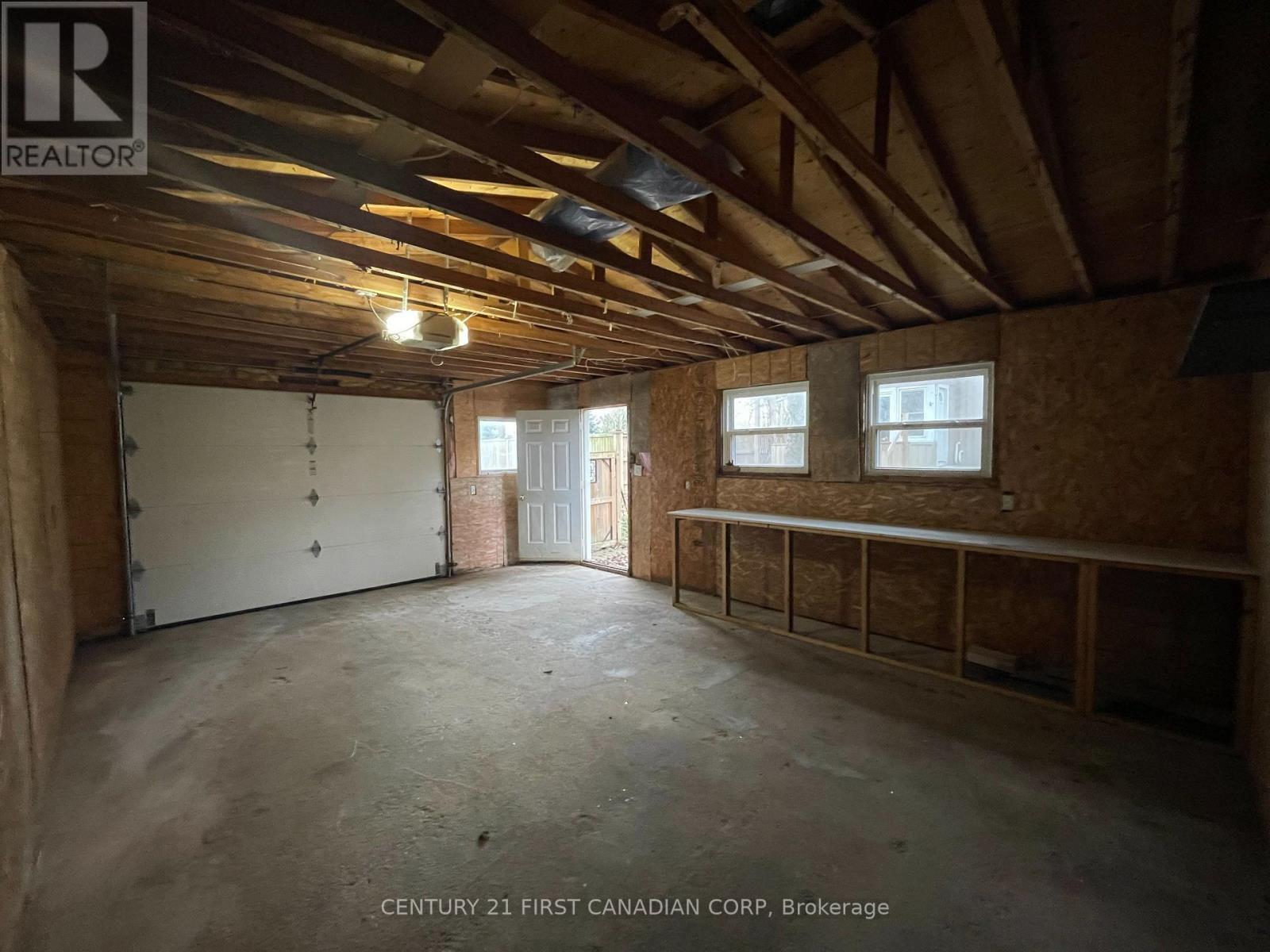 64 Edward Street, St. Thomas, ON - Indoor Photo Showing Garage
