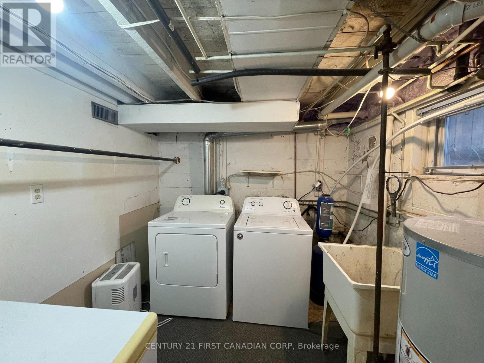 64 Edward Street, St. Thomas, ON - Indoor Photo Showing Laundry Room