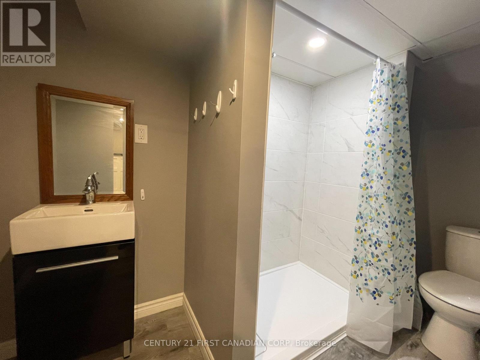 64 Edward Street, St. Thomas, ON - Indoor Photo Showing Bathroom