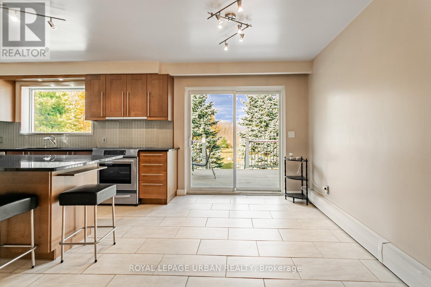 427371 25 Sideroad E, Mono, ON - Indoor