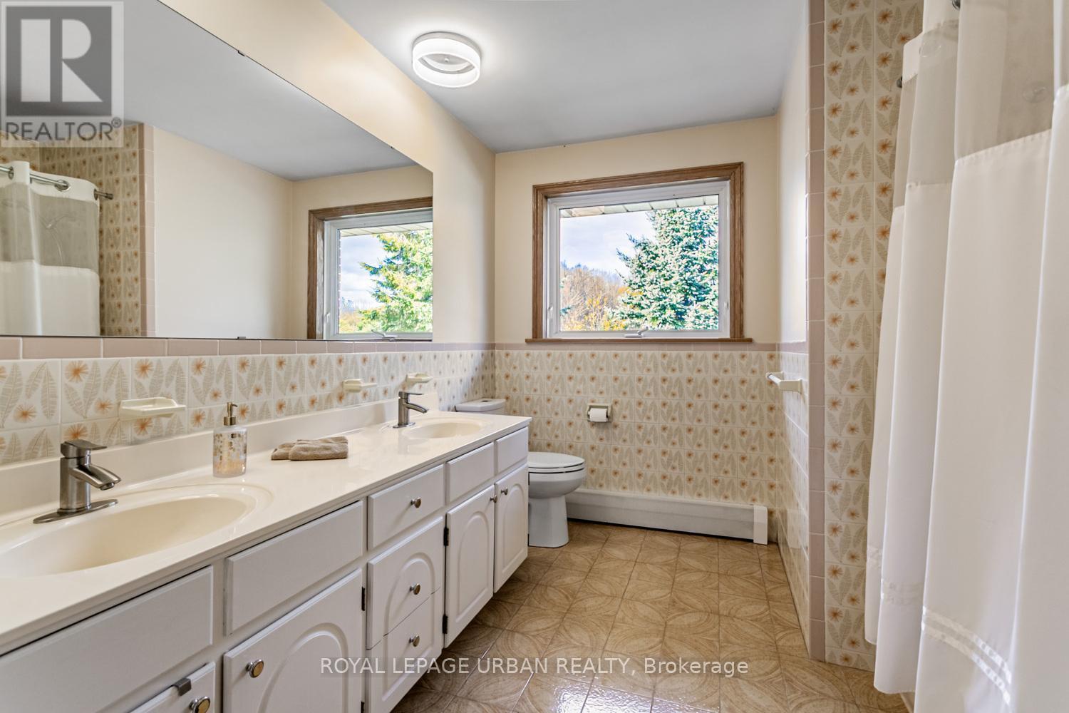 427371 25 Sideroad E, Mono, ON - Indoor Photo Showing Bathroom